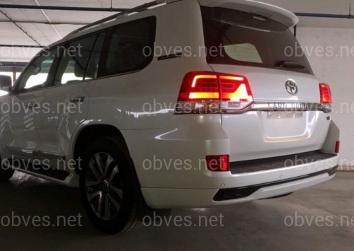 Обвес юбка заднего бампера Executive Toyota Land Cruiser 200 стиль 2016 цвет черный Обвес юбка заднего бампера Executive Toyota Land Cruiser 200 стиль 2016 цвет черный