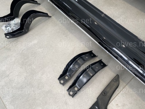 Боковые пороги Lexus GX 460 / Toyota Land Cruiser Prado 150 2009-2021 в черном цвете