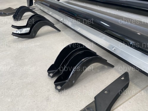 Боковые пороги Lexus GX 460 / Toyota Land Cruiser Prado 150 2009-2021 в черном цвете