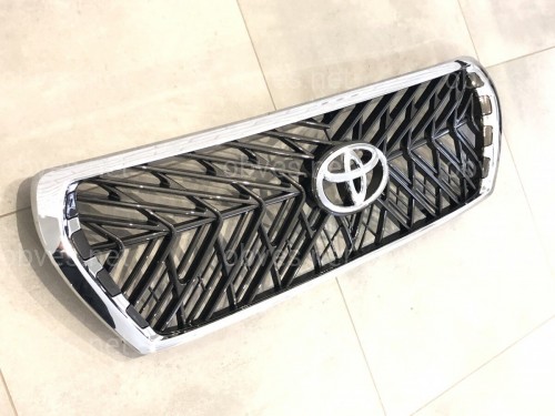 Решетка радиатора TRD Toyota Land Cruiser 200 2007-2015 темно-серая Решетка радиатора TRD Toyota Land Cruiser 200 2007-2015 темно-серая