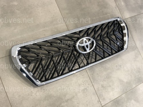 Решетка радиатора TRD Toyota Land Cruiser 200 2007-2015 темно-серая Решетка радиатора TRD Toyota Land Cruiser 200 2007-2015 темно-серая