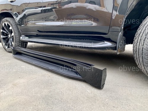 Пороги боковые Lexus LX 570 / Toyota Land Cruiser 200 2007-2021 в стиле LX 570 2016+ цвет черный