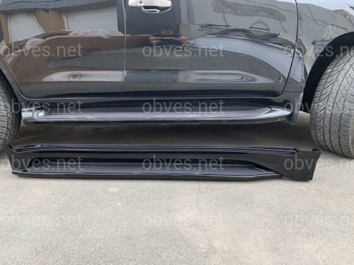 Пороги боковые Lexus LX 570 / Toyota Land Cruiser 200 2007-2021 в стиле LX 570 2016+ цвет черный