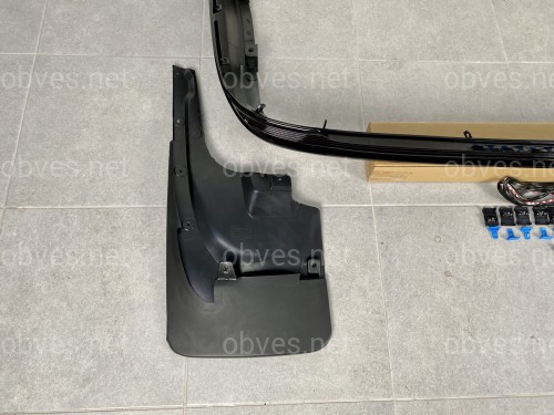 Обвес юбка заднего бампера Executive Lounge Toyota Land Cruiser 200 2015-2021 стиль 2019 / 2021 черный цвет