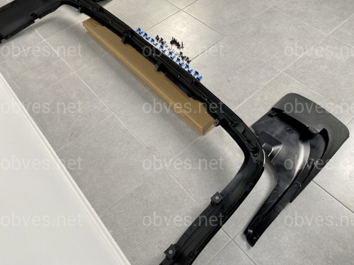 Обвес юбка заднего бампера Executive Lounge Toyota Land Cruiser 200 2015-2021 стиль 2019 / 2021 черный цвет