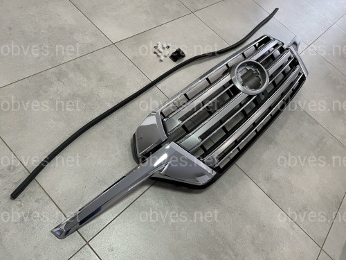 Решетка радиатора с ресницами Toyota Land Cruiser 200 2016+ СЕРАЯ