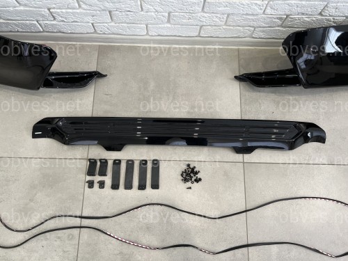 Юбка заднего бампера TRD Toyota Land Cruiser Prado 150 2017-2022 цвет черный (боковые углы + центр вставка) 3 части Юбка заднего бампера TRD Toyota Land Cruiser Prado 150 2017-2022 цвет черный (боковые углы + центр вставка) 3 части