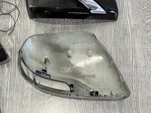 Крышки зеркал Executive Lounge с повторителями поворотов и подсветкой Toyota Land Cruiser 200 / Prado 150 / LX 570 цвет черный
