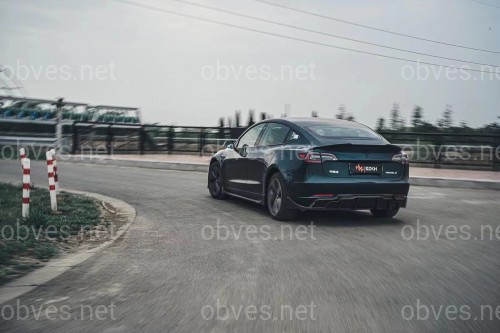 Спойлер лип багажника Tesla model 3 2017-  ABS пластик, цвет черный глянец