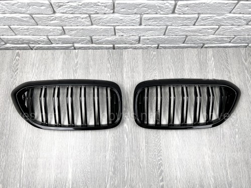 Решетка радиатора ноздри стиль M5 BMW series G30 / G31 2017-2020 черный глянец 2шт.