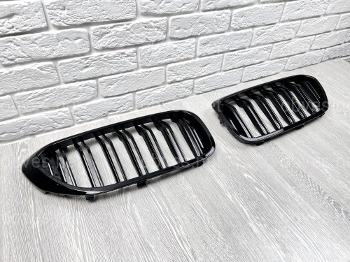Решетка радиатора ноздри стиль M5 BMW series G30 / G31 2017-2020 черный глянец 2шт.