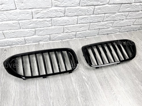 Решетка радиатора ноздри Perfomance стиль BMW series G30 / G31 2017-2020 черный глянец 2шт.