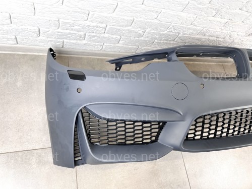 Передний бампер M3 стиль BMW 3 Series F30 F31 2012-2018 (под омыватели / с отверстиями под парктроники)