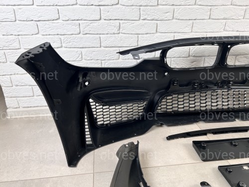 Передний бампер M3 стиль BMW 3 Series F30 F31 2012-2018 (под омыватели / с отверстиями под парктроники)
