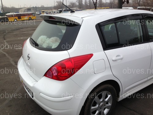 Спойлер козырек Nissan Tiida 2006-2013 ABS пластик под покраску