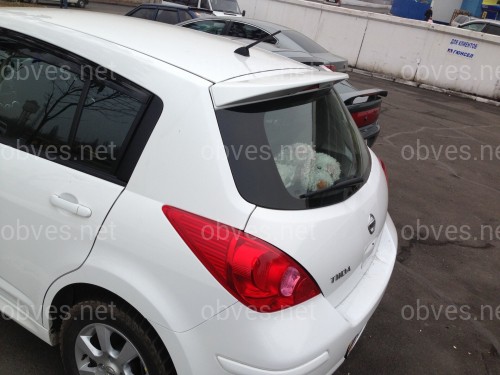 Спойлер козырек Nissan Tiida 2006-2013 ABS пластик под покраску