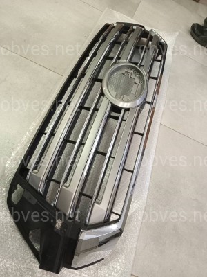 Б/У Оригинальная решетка радиатора Toyota Land Cruiser 200 16-22
