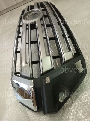 Б/У Оригинальная решетка радиатора Toyota Land Cruiser 200 16-22