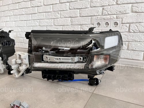 Фары FULL LED 3 линзы Toyota Land Cruiser 200 2015-2022 (левая+правая) Фары FULL LED 3 линзы Toyota Land Cruiser 200 2015-2022 (левая+правая)