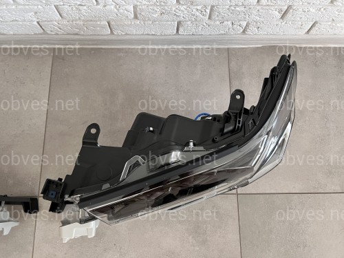 Фары FULL LED 3 линзы Toyota Land Cruiser 200 2015-2022 (левая+правая) Фары FULL LED 3 линзы Toyota Land Cruiser 200 2015-2022 (левая+правая)