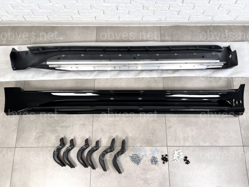 Пороги боковые Lexus LX 570 / Toyota Land Cruiser 200 2007-2021 в стиле LX 570 2016+ цвет черный