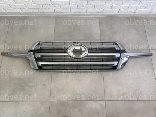 Решетка радиатора Toyota Land Cruiser 200 2015-2021 СЕРАЯ