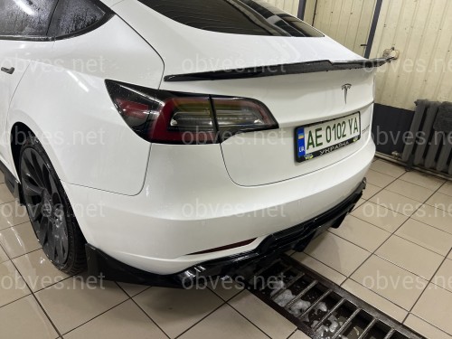 Спойлер лип багажника Tesla model 3 2017-  ABS пластик, цвет черный глянец