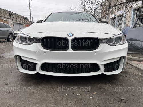 Передний бампер M3 стиль BMW 3 Series F30 F31 2012-2018 (под омыватели / с отверстиями под парктроники)