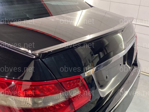 Спойлер лип на багажник Mercedes W212 2009-2016 ABS пластик, цвет черный глянец