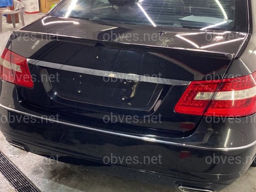 Спойлер лип на багажник Mercedes W212 2009-2016 ABS пластик, цвет черный глянец