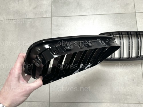 Решетка радиатора ноздри M5 стиль BMW 5 series F10 F11, черный глянец 2шт. Решетка радиатора ноздри M5 стиль BMW 5 series F10 F11, черный глянец 2шт.