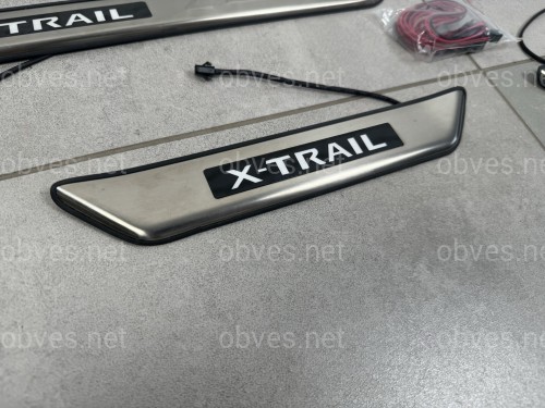 Накладки на пороги Nissan X-Trail T31 С ПОДСВЕТКОЙ 2007-2013