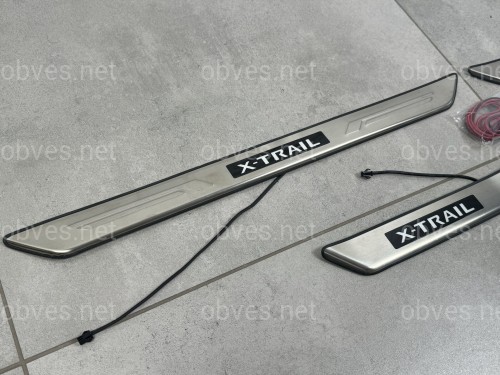 Накладки на пороги Nissan X-Trail T31 С ПОДСВЕТКОЙ 2007-2013