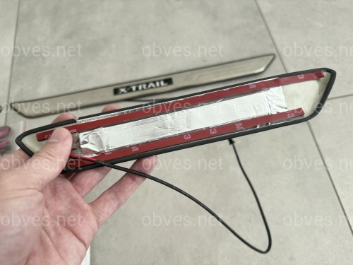 Накладки на пороги Nissan X-Trail T31 С ПОДСВЕТКОЙ 2007-2013