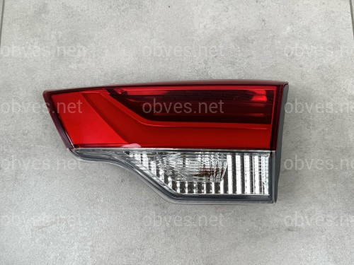 Задний фонарь правый внутренний Toyota Highlander 2017-2019 Задний фонарь правый внутренний Toyota Highlander 2017-2019