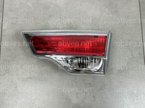 Задний фонарь правый внутренний Toyota Highlander 2014-2016 Задний фонарь правый внутренний Toyota Highlander 2014-2016