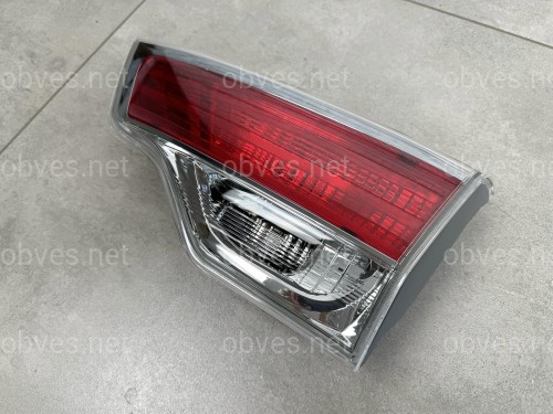 Задний фонарь правый внутренний Toyota Highlander 2014-2016 Задний фонарь правый внутренний Toyota Highlander 2014-2016