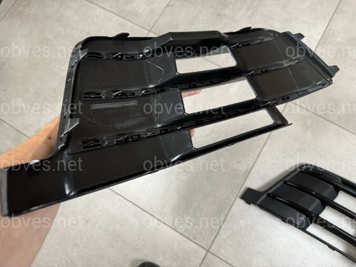 Решетки бампера S-Line БЕЗ РАДАРА Audi Q7 4M 2015-2019 черные 2шт, левая 4M0 807 681 D GXE T94 / правая 4M0 807 682 D GXE T94
