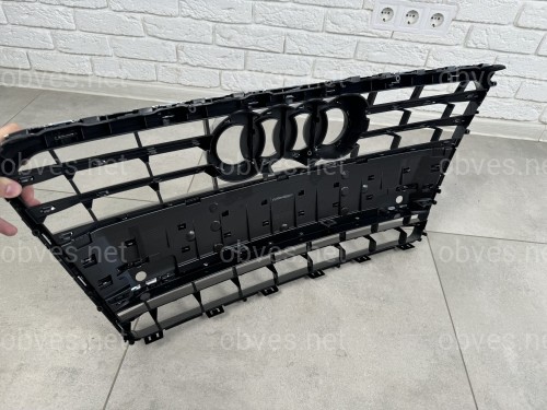 Решетка радиатора Audi A7 2010-2014 черная с хромом Решетка радиатора Audi A7 2010-2014 черная с хромом