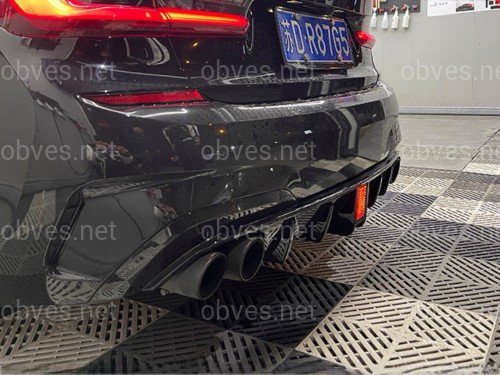 Диффузор накладка заднего бампера с стопом BMW 3 series G20 2018-2022 цвет черный глянец