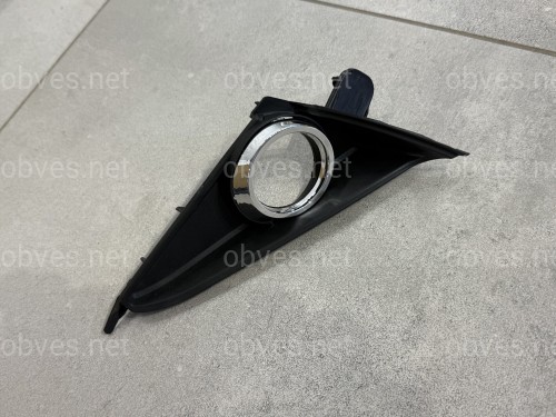Накладка противотуманной фары правая 5203060040 для Lexus GX 460 2014-2021