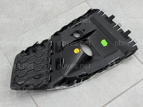 Решетка бампера ПРАВАЯ S-Line 8W6807682T3Q7 для Audi A5 B9 2020-2025