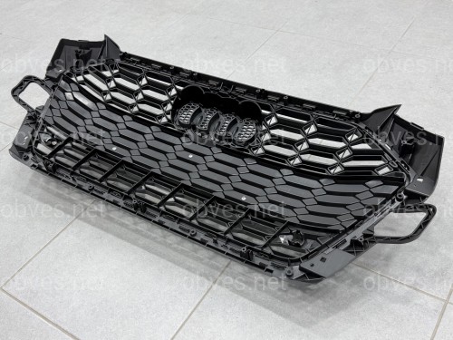 Решетка радиатора в стиле RS4 BLACK для Audi A4 2020-2023