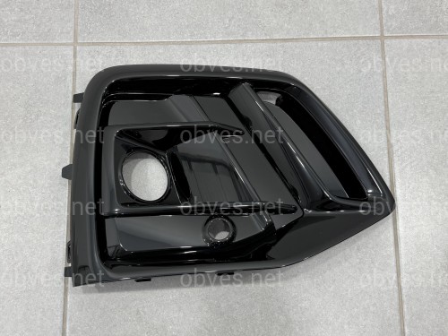 Решетка бампера ПРАВАЯ S-Line BLACK 80G807680Q Y9B для AUDI Q5 2020-2024