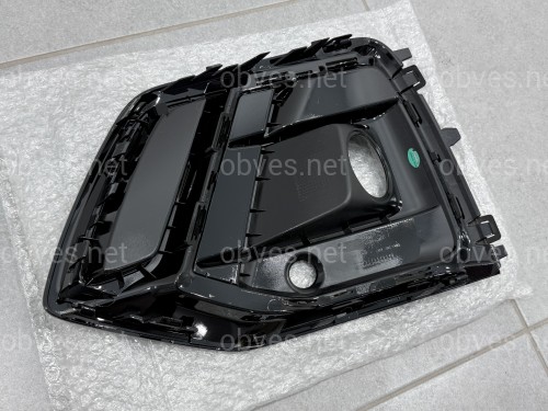 Решетка бампера ПРАВАЯ S-Line BLACK 80G807680Q Y9B для AUDI Q5 2020-2024