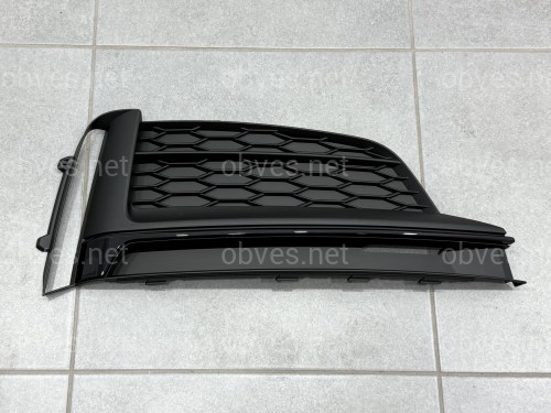 Решетка бампера ПРАВАЯ S-Line Black 8W6807682FT94 для Audi A5 B9 2015-2019