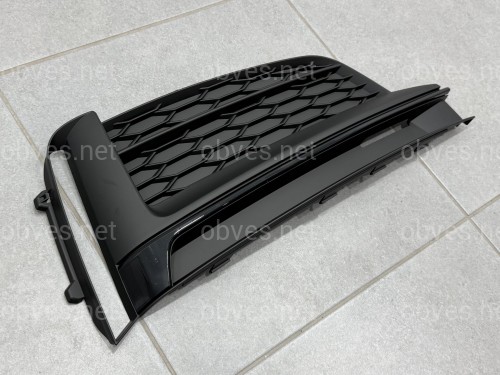 Решетка бампера ПРАВАЯ S-Line Black 8W6807682FT94 для Audi A5 B9 2015-2019