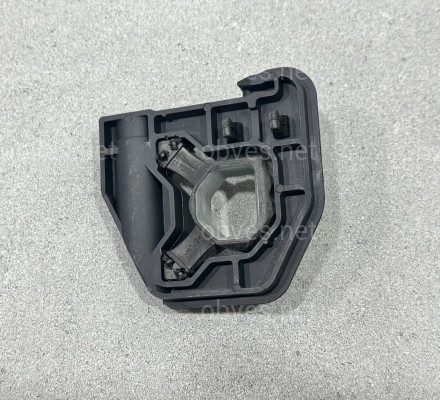 Кронштей радиатора правый нижний 17118620733 для BMW 1 series F20 / 3 series F30 Кронштей радиатора правый нижний 17118620733 для BMW 1 series F20 / 3 series F30