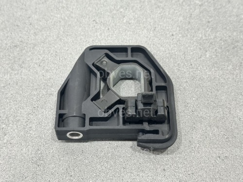 Кронштей радиатора правый нижний 17118620733 для BMW 1 series F20 / 3 series F30 Кронштей радиатора правый нижний 17118620733 для BMW 1 series F20 / 3 series F30