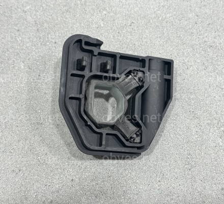 Кронштей радиатора левый нижний 17118620732 для BMW 1 series F20 / 3 series F30 Кронштей радиатора левый нижний 17118620732 для BMW 1 series F20 / 3 series F30